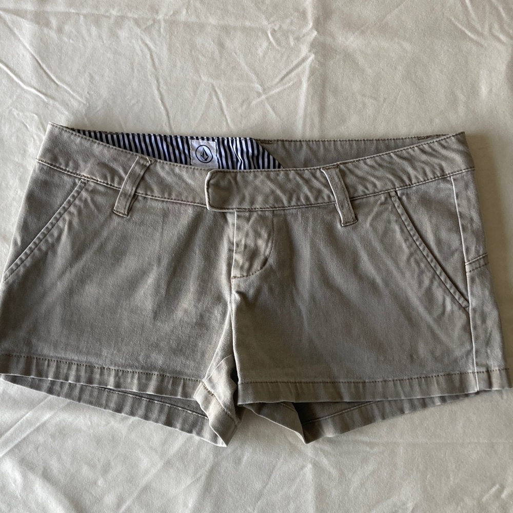Volcom Women's Tan Short Shorts, 4 Pockets, belt loops, sz-1